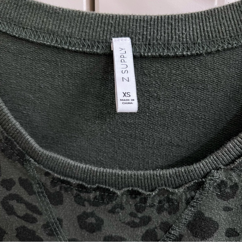 Z Supply Womens Weekender Pullover Leopard Print in Green/Black, Size XS - Picture 8 of 10
